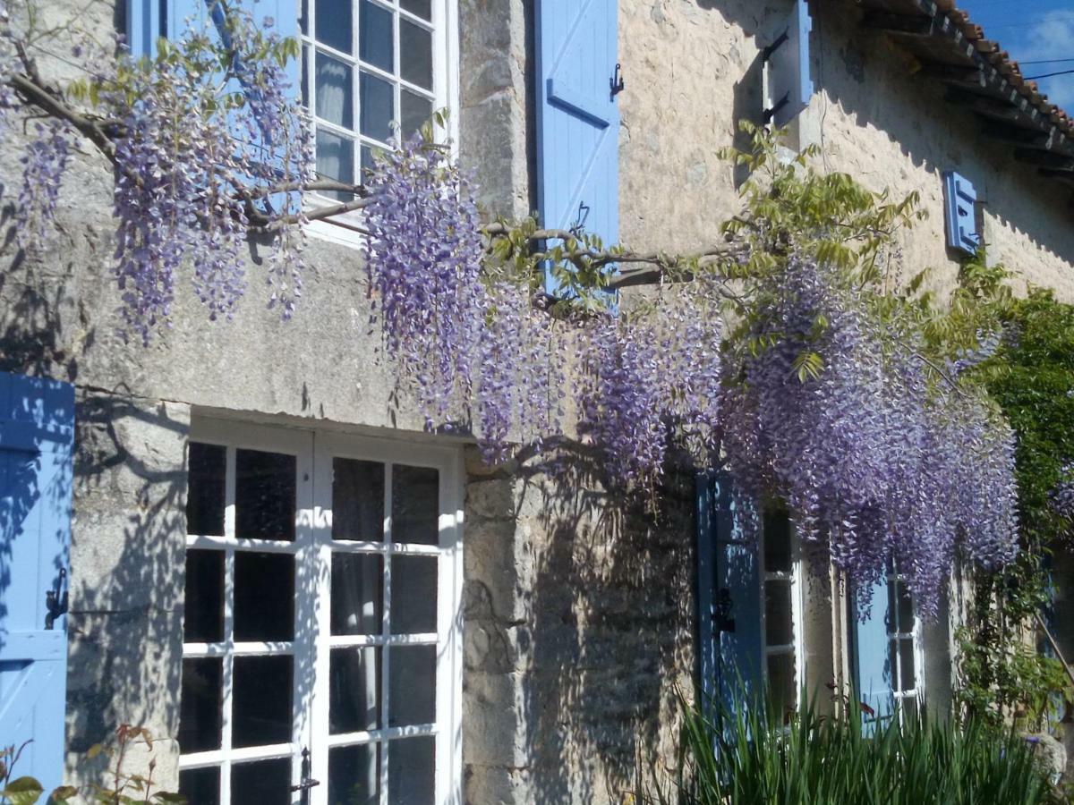 Chat Noir Gite Et Chambre D'Hotes Panzió Genouille  Kültér fotó